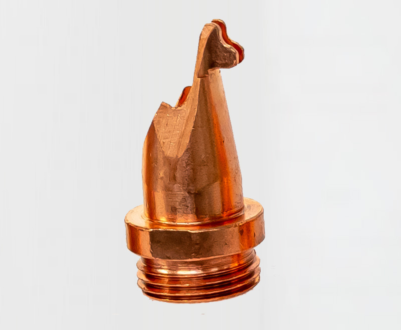 Splash proof wire feeding copper nozzle