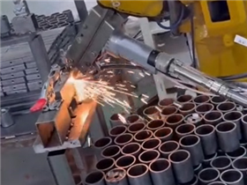 The double pendulum handheld robot can also easily weld video